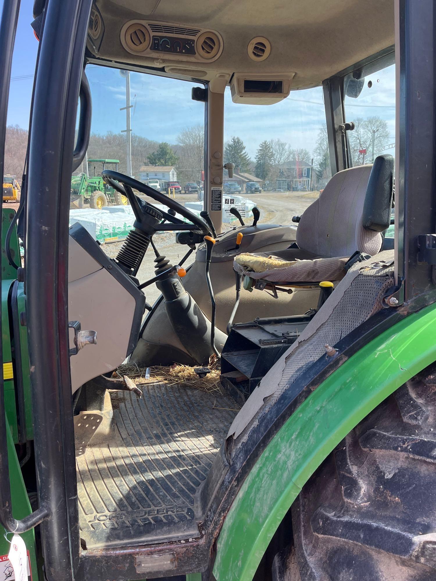 JOHN DEERE 5220 LOADER TRACTOR