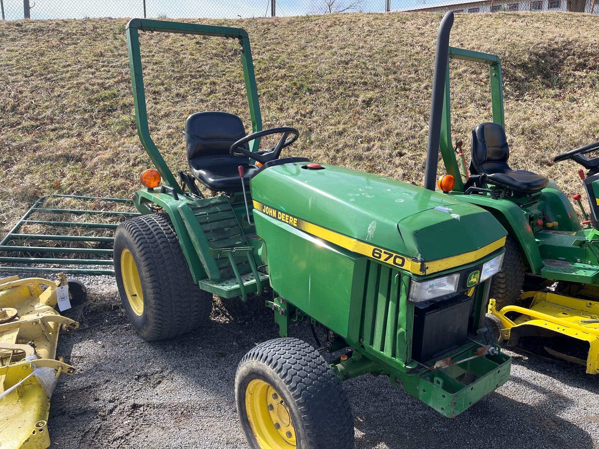 JOHN DEERE 670 COMPACT