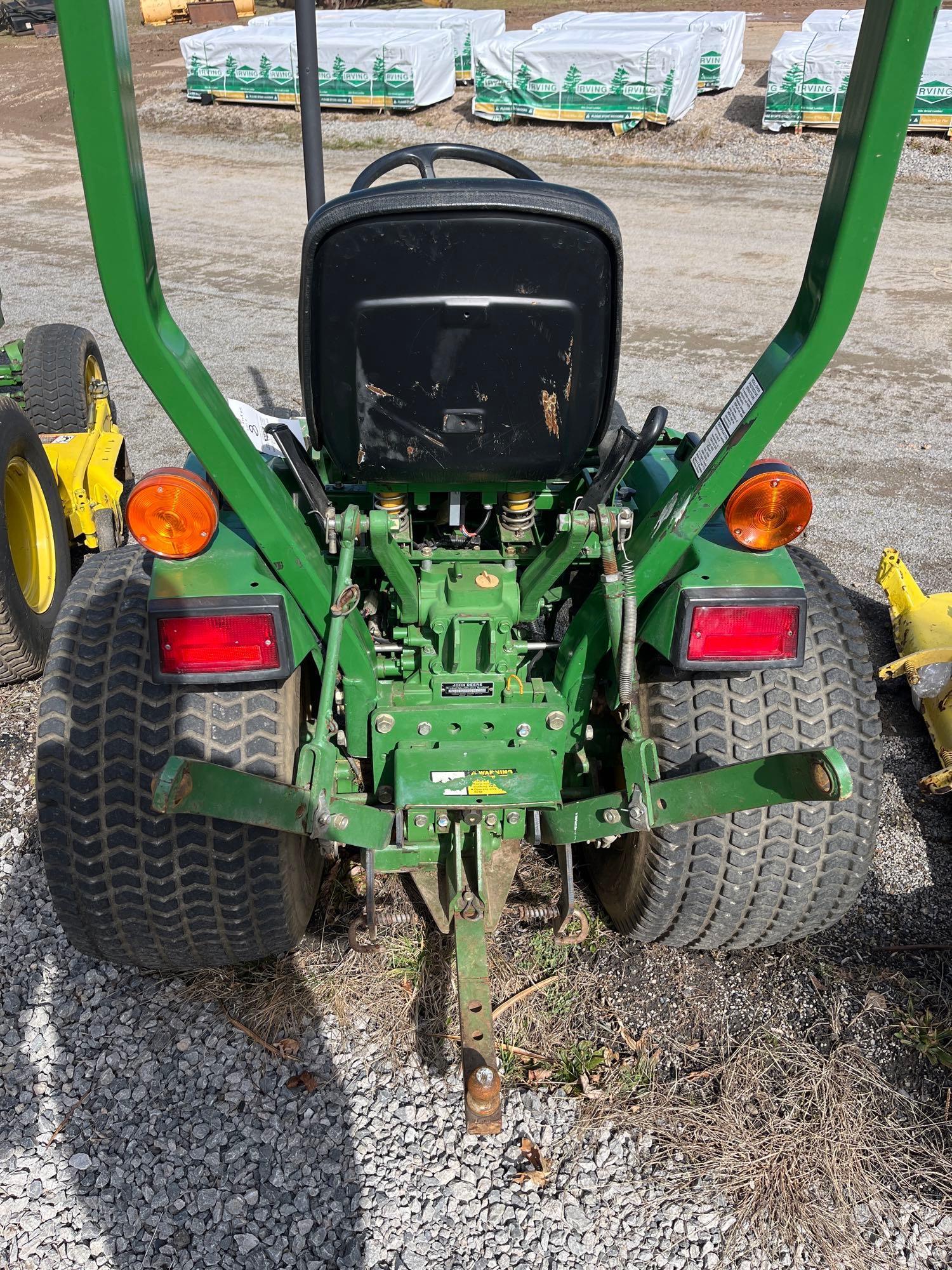 JOHN DEERE 670 COMPACT