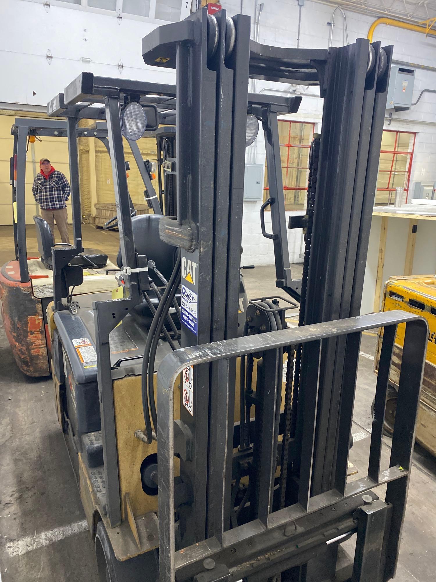 CAT ET 400 ELECTRIC FORK LIFT