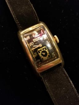 Gold filled yellow man's Gruen Curvex wrist watch with leather band.