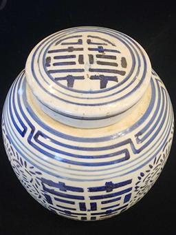 Vintage Chinese blue & white porcelain ginger jar
