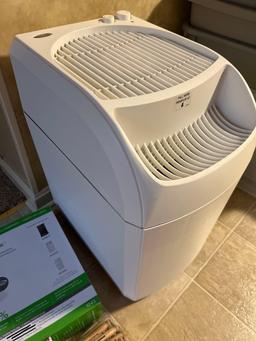 Air Care Humidifier and Clothes Pins
