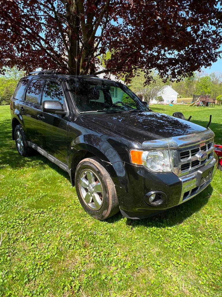 2009 Ford Escape 4-Door Auto,Black interior with Heated Leather seats ,shows 100,775 miles