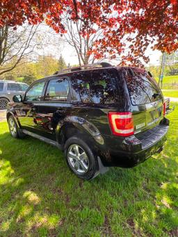 2009 Ford Escape 4-Door Auto,Black interior with Heated Leather seats ,shows 100,775 miles