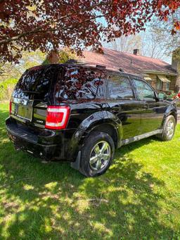 2009 Ford Escape 4-Door Auto,Black interior with Heated Leather seats ,shows 100,775 miles