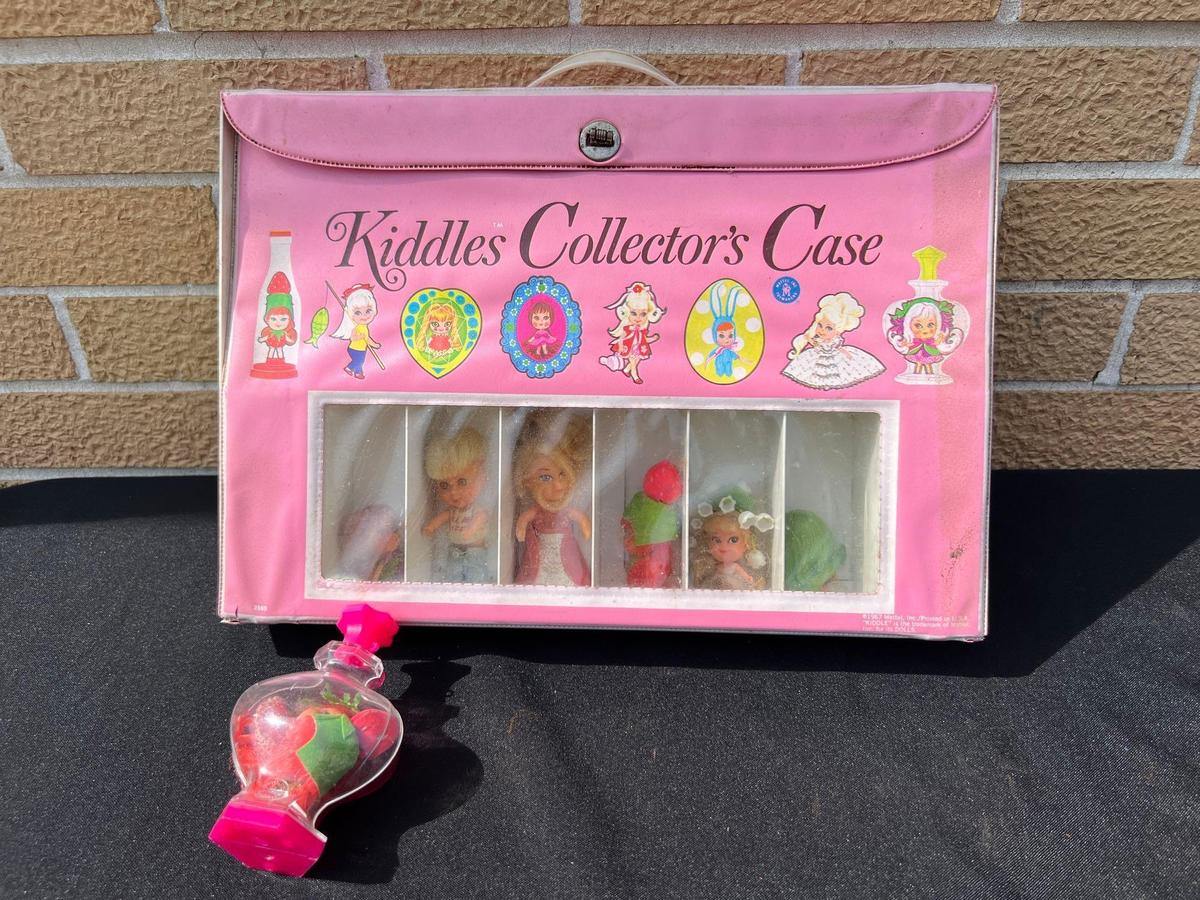 Kiddles Collectors Case with Dolls