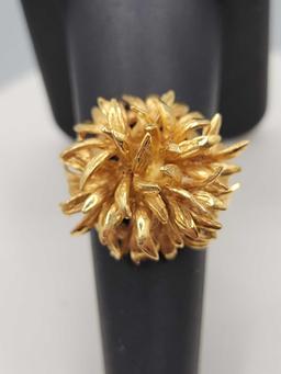 Vintage 1960s solid 18k gold flower blossom ring, 13.4 grams