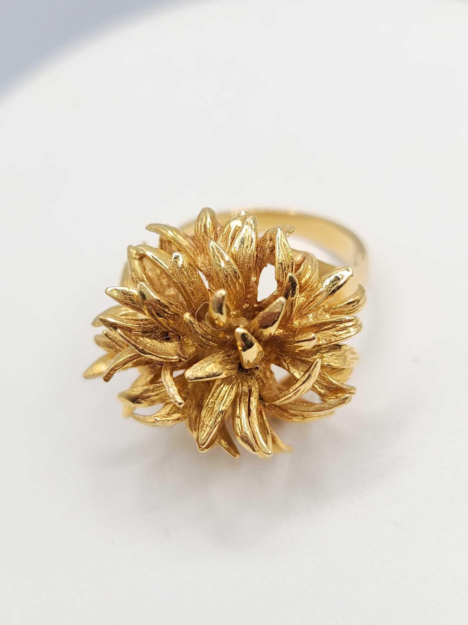 Vintage 1960s solid 18k gold flower blossom ring, 13.4 grams