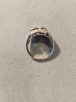 Lady's platinum antique filigree ring.