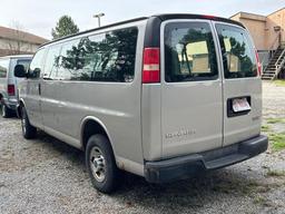 2005 GMC 2500 Savana Van - running