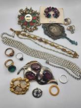 Vintage costume jewelry lot: rhinestones, pins, rings +