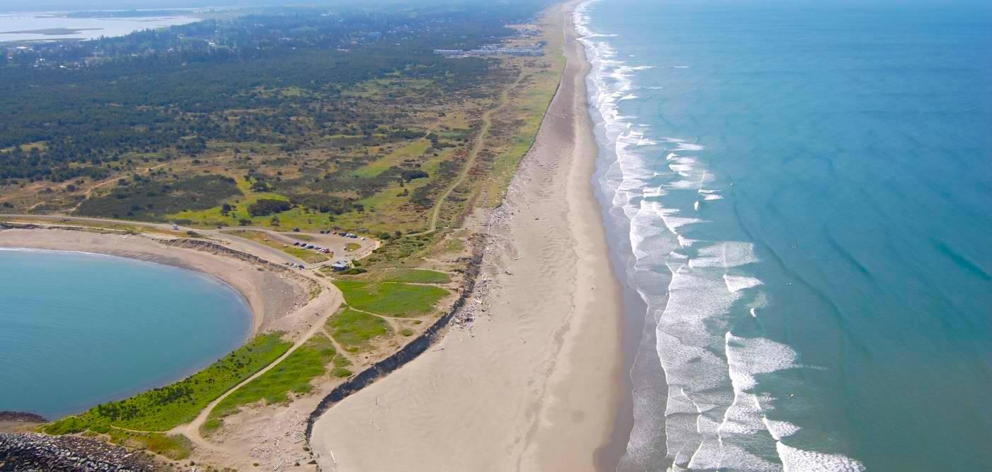 Coastal Retreat: Views of the Pacific Ocean in Gray's Harbor, Washington!