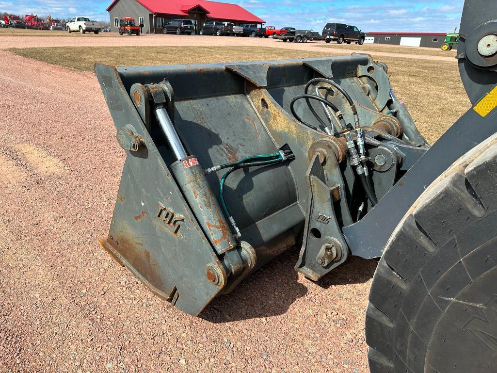 2018 John Deere 544K II wheel loader, cab w/ AC, 20.5x25 tires, 4-spd powershift trans, JRB quick