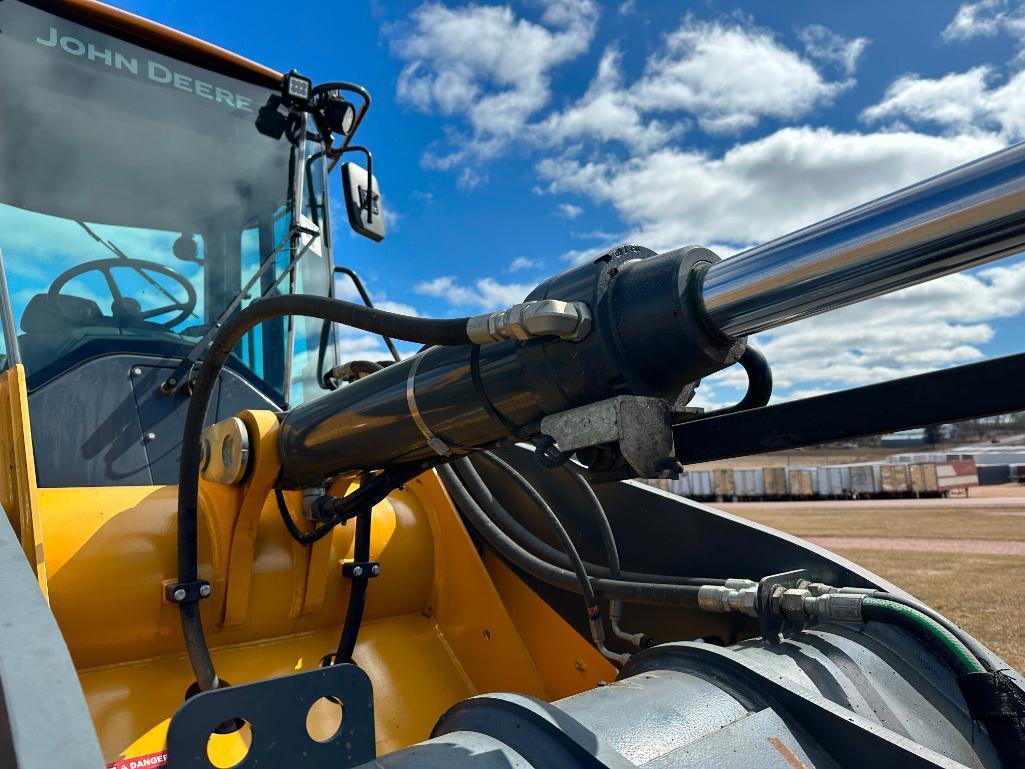 2018 John Deere 544K II wheel loader, cab w/ AC, 20.5x25 tires, 4-spd powershift trans, JRB quick