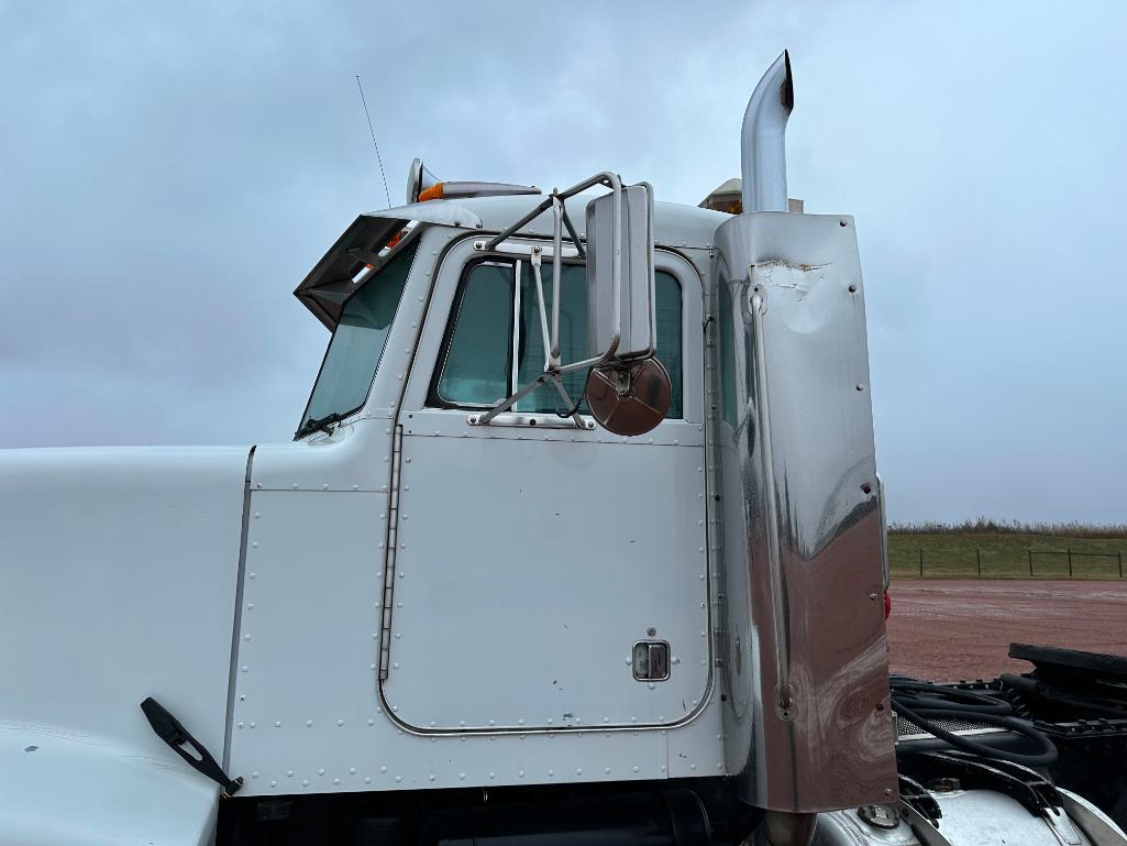 (TITLE) 1990 Peterbilt 377 day cab truck tractor, tandem axle, Cat 350 hp diesel engine, 9-spd