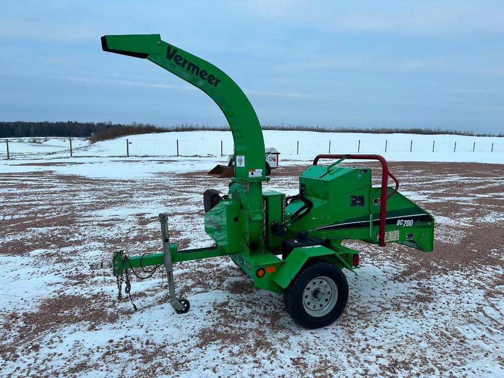 2016 Vermeer BC700XL portable wood chipper, Kohler gas engine, 6" feed opening, hyd roll feed,