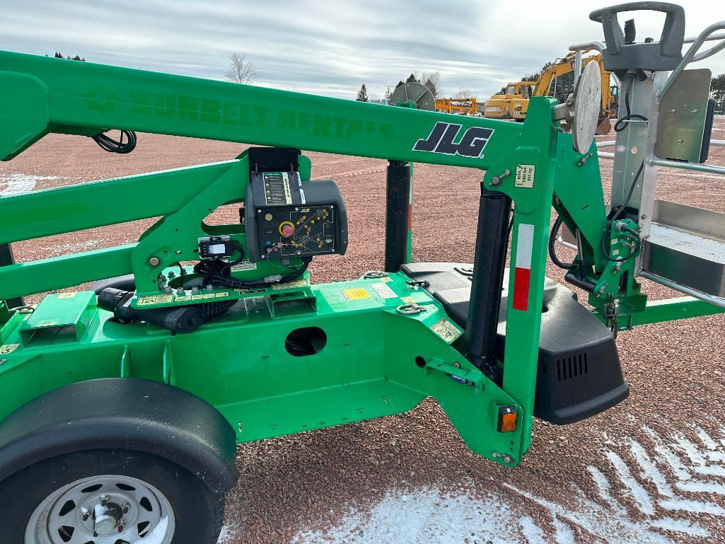 2016 JLG T350 towable boom lift, Honda gas engine, 35' lift, outriggers, power to platform, ball