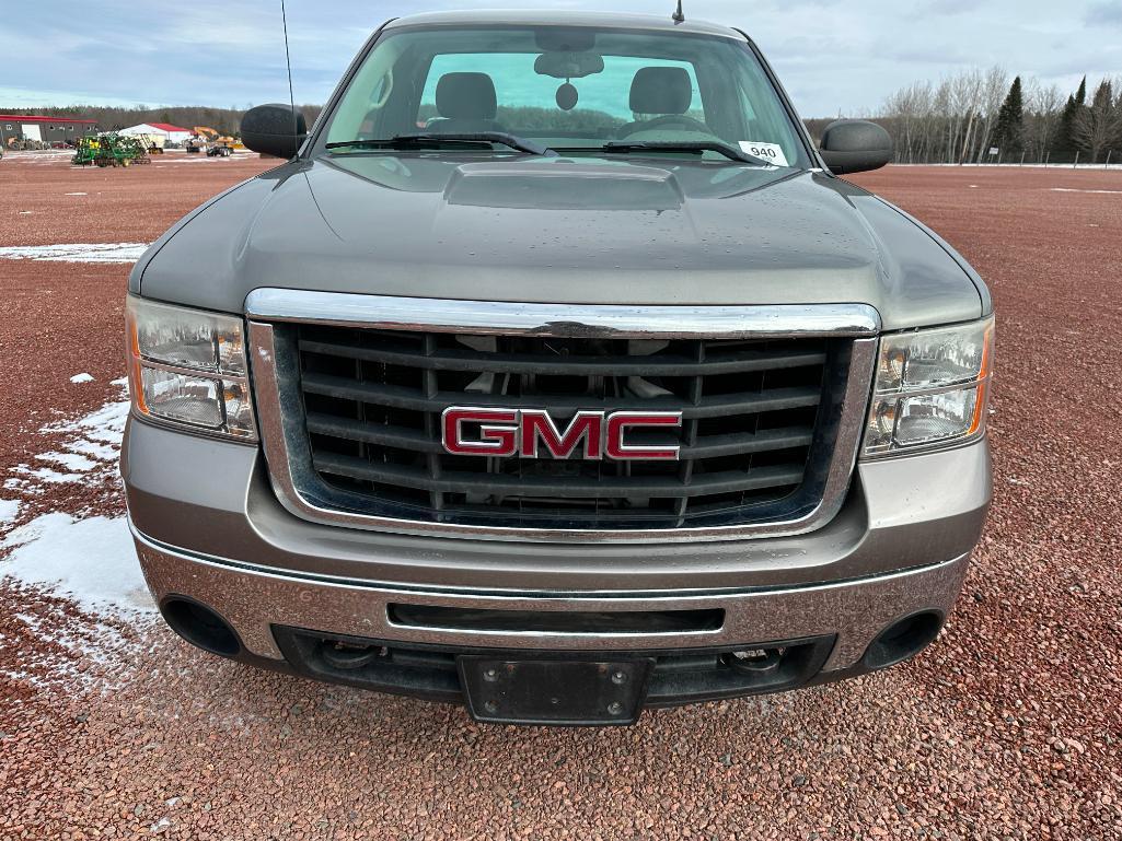 (TITLE) 2007 GMC 2500 HD pick up truck, 2x4, reg cab, long box, 6.0L gas engine, auto trans, tool