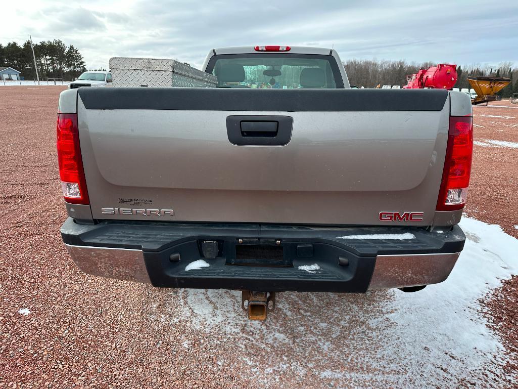 (TITLE) 2007 GMC 2500 HD pick up truck, 2x4, reg cab, long box, 6.0L gas engine, auto trans, tool