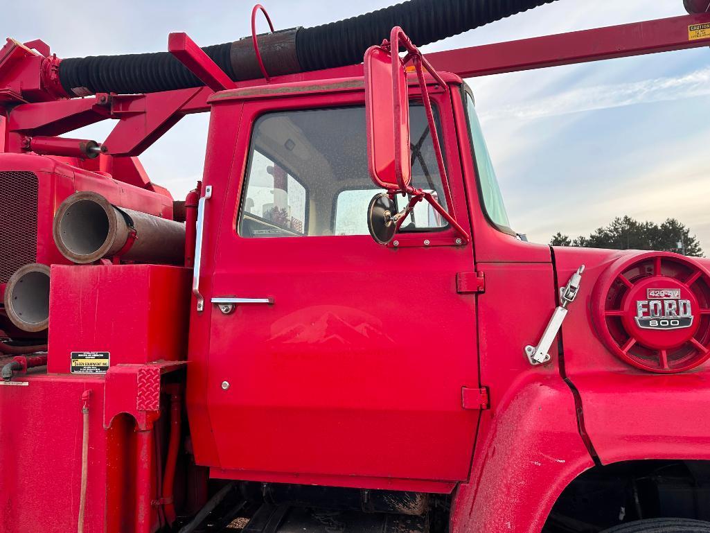 (TITLE) 1983 Ford 800 vac truck, single axle, Ford 429 gas engine, 5x2 trans, Vactor 810 sewer