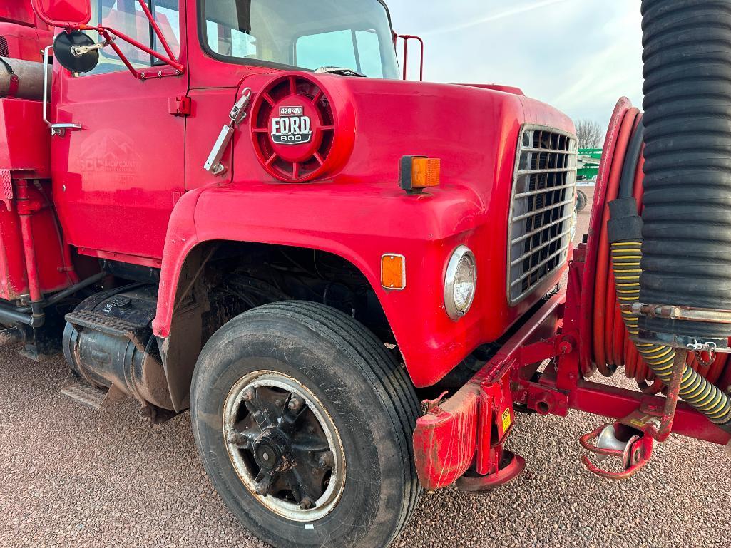 (TITLE) 1983 Ford 800 vac truck, single axle, Ford 429 gas engine, 5x2 trans, Vactor 810 sewer