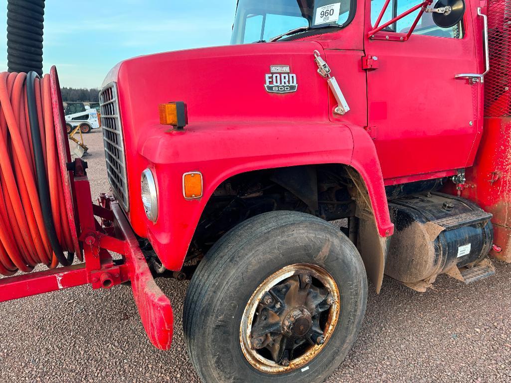 (TITLE) 1983 Ford 800 vac truck, single axle, Ford 429 gas engine, 5x2 trans, Vactor 810 sewer