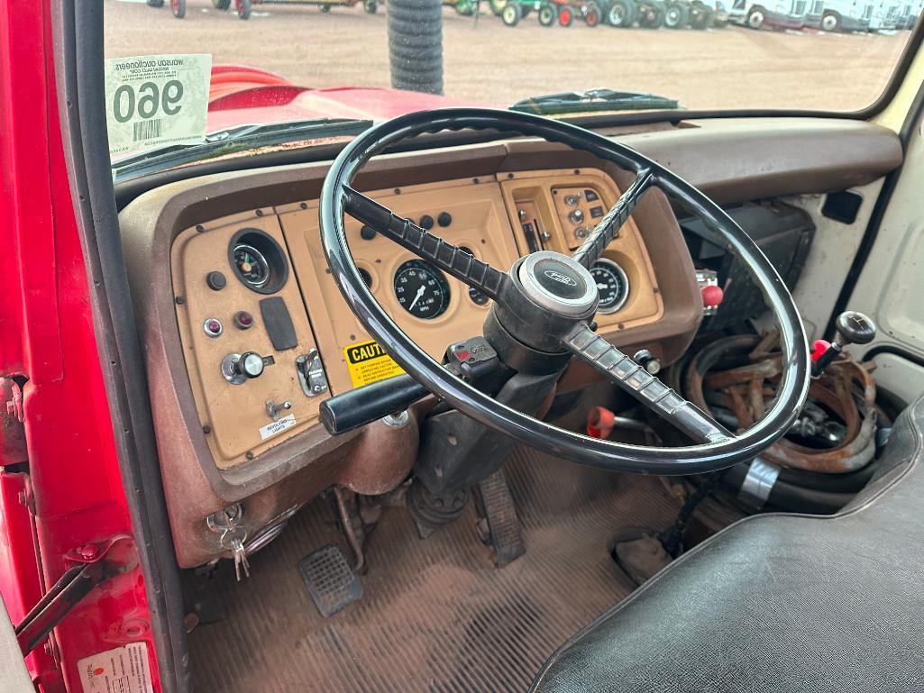 (TITLE) 1983 Ford 800 vac truck, single axle, Ford 429 gas engine, 5x2 trans, Vactor 810 sewer