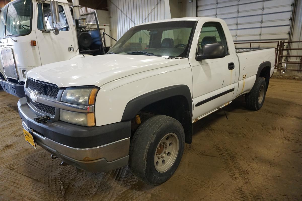 2003 Chevrolet K2500 Pickup, VIN# 1GCHK24U53Z209286, AM/FM, Air Conditioning & Heat.