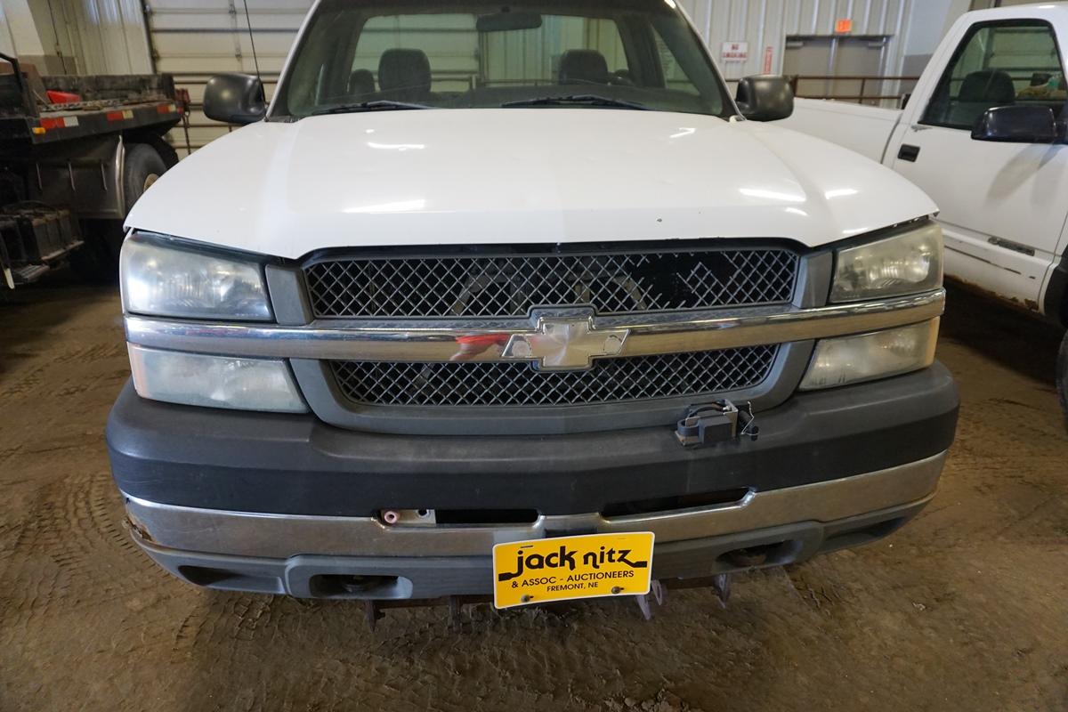 2003 Chevrolet K2500 Pickup, VIN# 1GCHK24U53Z209286, AM/FM, Air Conditioning & Heat.