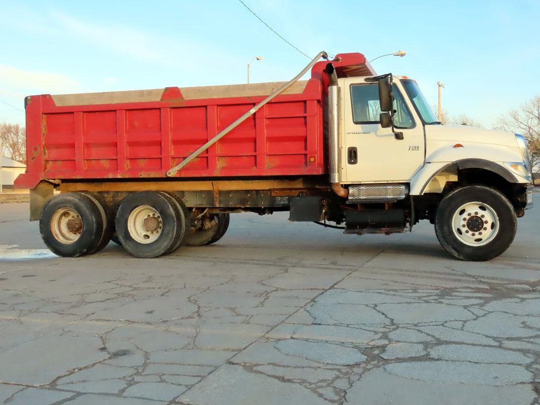 2005 IHC Model 7500 Conventional Tandem Axle Dump Truck, VIN# 1HTWPAZT55J045108, HT570 Turbo Diesel