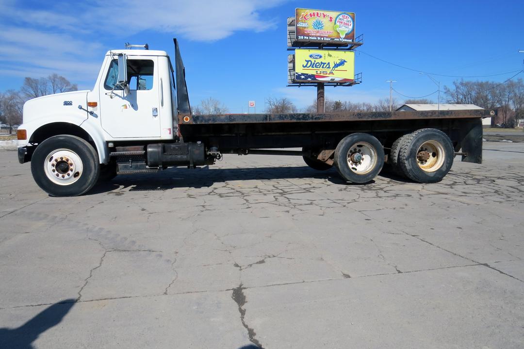 2000 IHC Model 4900 Conventional Tandem Axle Flatbed Truck, VIN# 1HTSDAAN8YH263236, DT466E Turbo