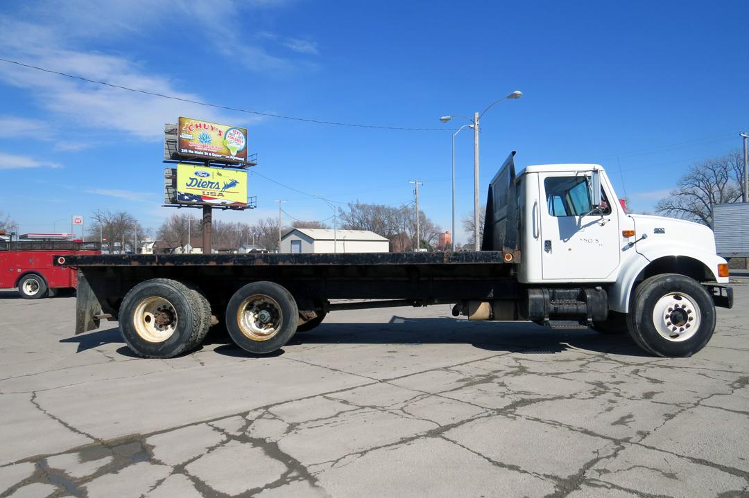 2000 IHC Model 4900 Conventional Tandem Axle Flatbed Truck, VIN# 1HTSDAAN8YH263236, DT466E Turbo