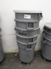 HUSKEE 32-GALLON ROUND TRASH CANS