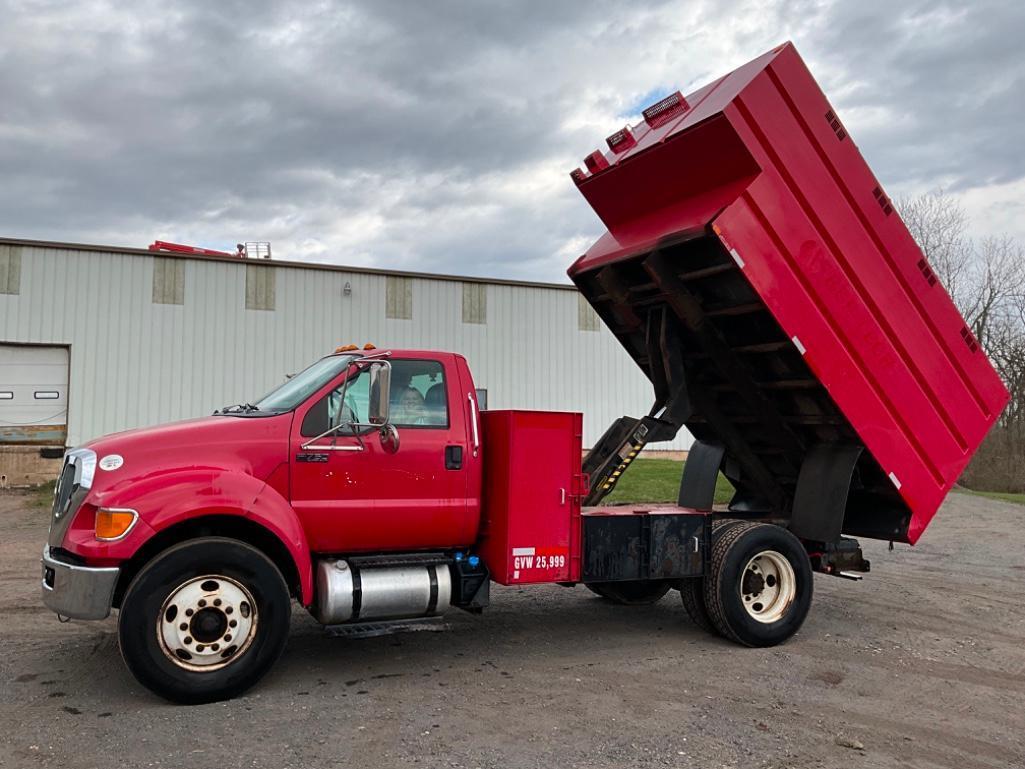 2012 FORD F750 CHIPPER TRUCK. NON CDL 14 FOOT SOUTHCO BODY