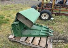 JOHN DEERE 1040 FENDERS,