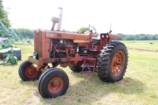 International 806 tractor