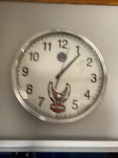 WALL CLOCK WITH METAL FRAME