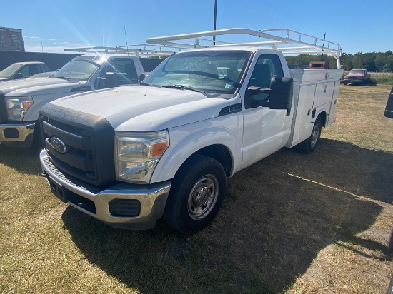 2012 Ford F250 Super duty 6.2L Gas 207K With 8ft. Utility Bed runs & drives Clean Title Vin#50706