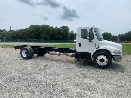 2014 FREIGHTLINER M2 S/A CAB SND CHASSIS TRUCK