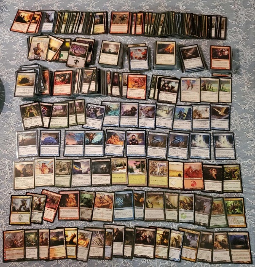 Approx 270 Magic The Gathering Cards with Ultra Rare, Rare, Holo, Uncommon, Common and more