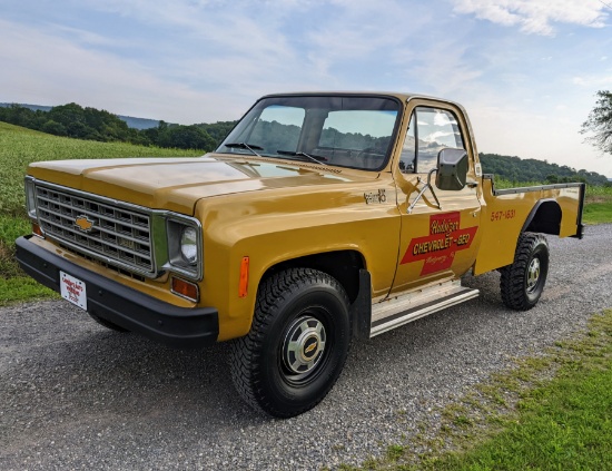1975 Chevrolet C20 Custom Deluxe Truck. 4x4 cool old shop truck. V8, automa