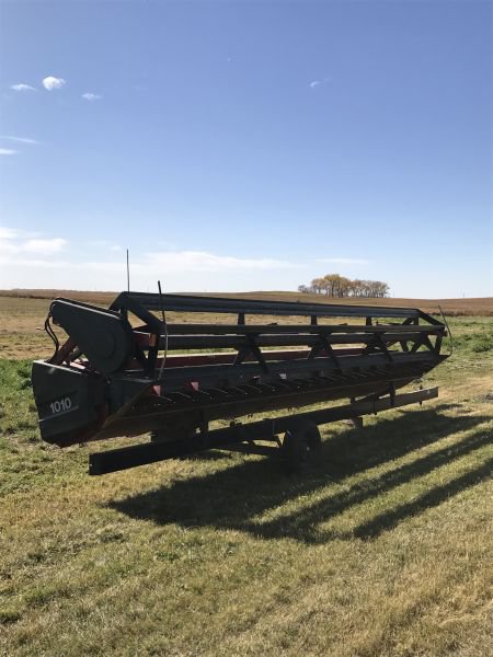 25’ Case IH 1010 rigid head w/ bat reel