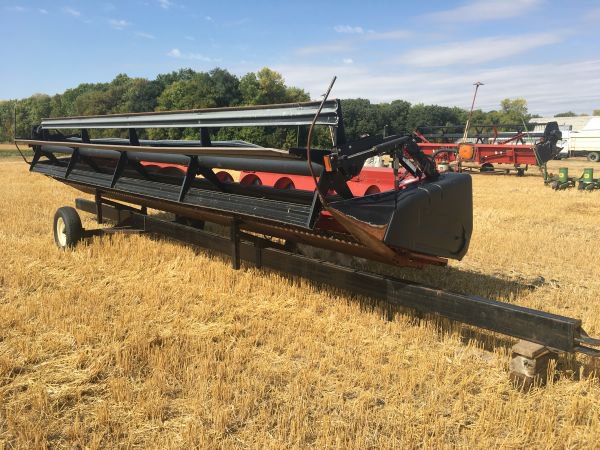 25’ IH 1010 head w/ trailer