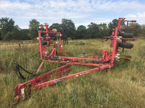 29’ WilRich chisel plow w/ good harrows