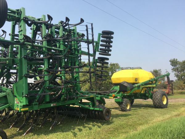 43’ JD 1900 air seeder