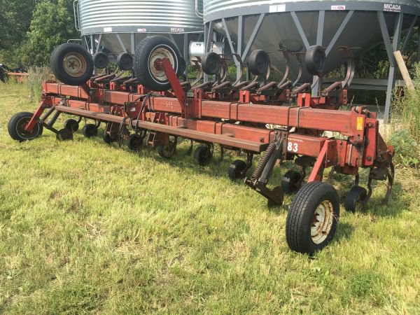 16 row IH Model 883 row crop cultivator