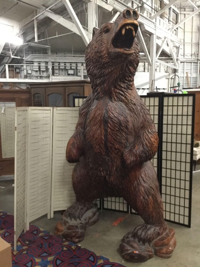 Huge 8.5 ft tall redwood chainsaw carved grizzly bear by Dayton Lanphear (2001) - see desc