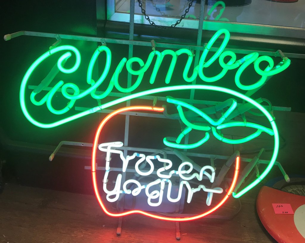 Colombo Frozen Yogurt Neon