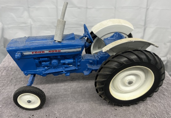 1/16 Ford 4000 tractor, no box, repaint
